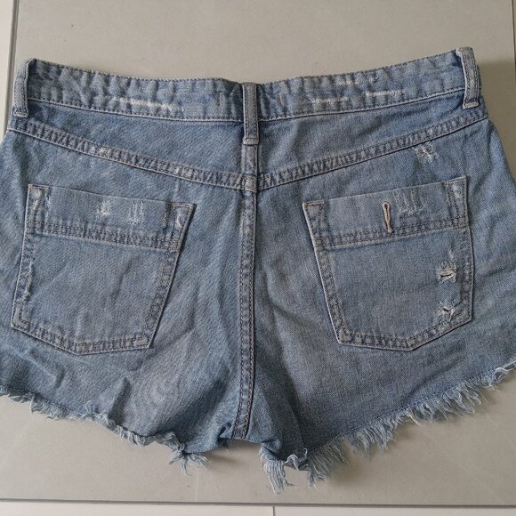 FREE PEOPLE | Cut Off Shorts - Picture 2 of 7